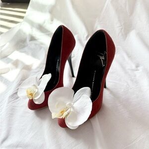 Up-cycled Orchid flowers Giuseppe Zanotti suede pumps Shoes 5 35 Embellished